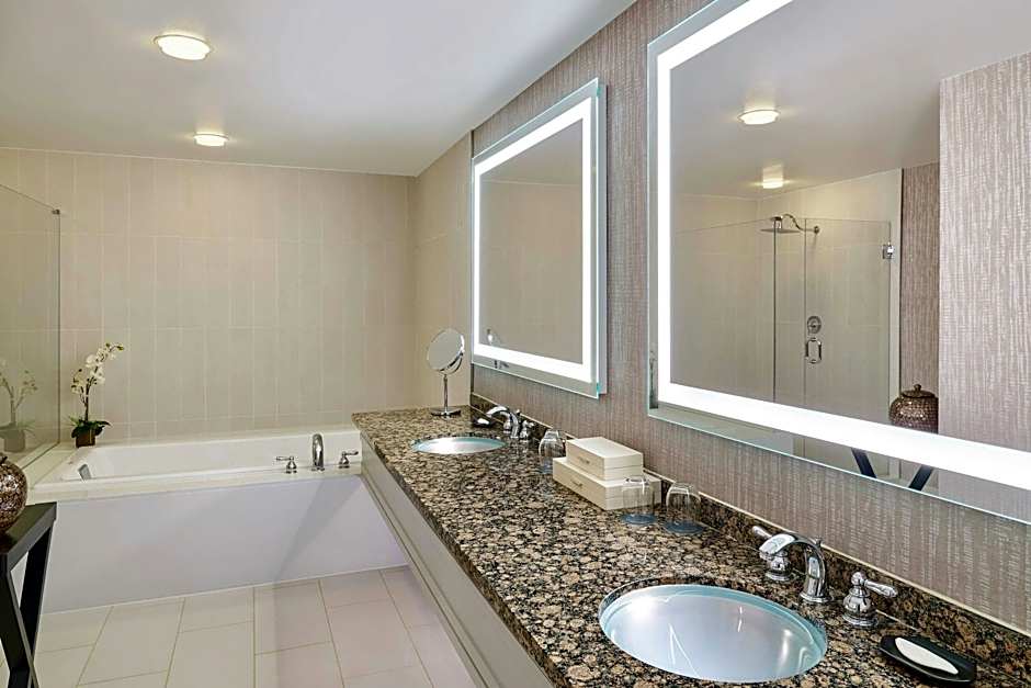 Photo 1 of 2 of Executive 1 Bedroom 1 King Bed Suite, Mountain View