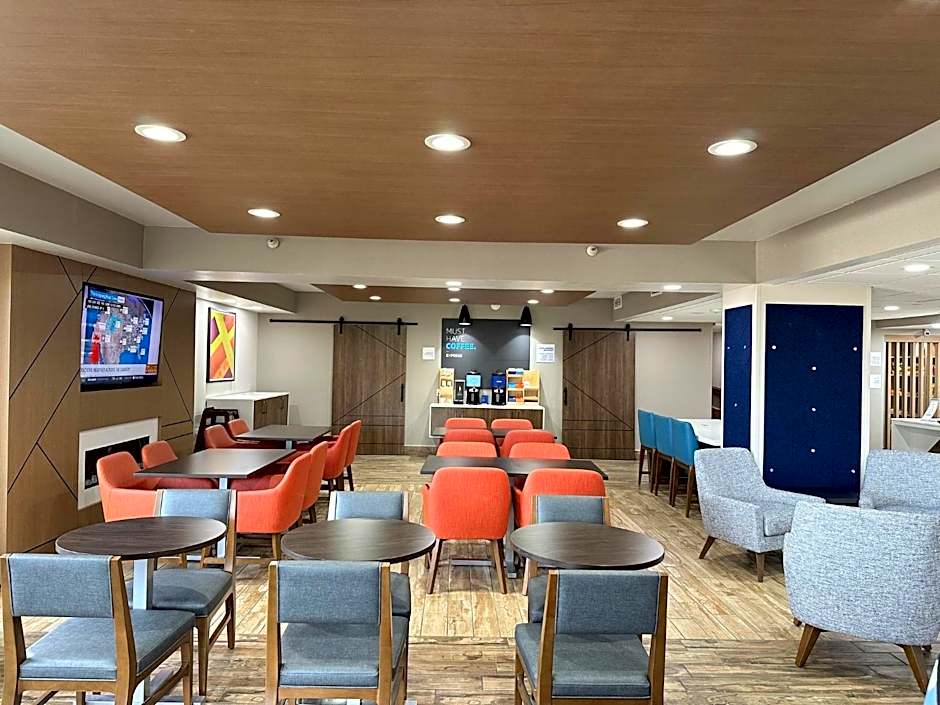 Holiday Inn Express & Suites Eden Prairie  Minneapolis By IHG