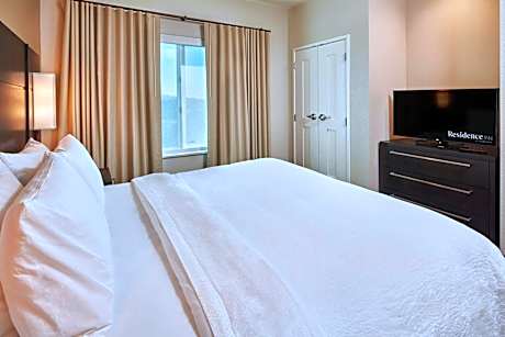 1 Bedroom Suite, 1 King, Sofa bed