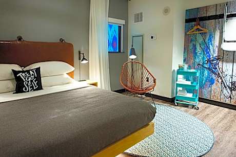 Windowless Guest room, 1 King