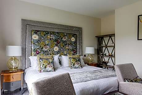 Peak Edge Hotel