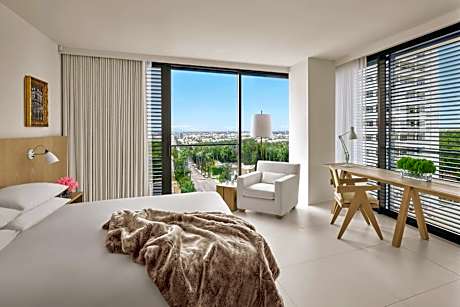 Deluxe, Guest room, 1 King, City view
