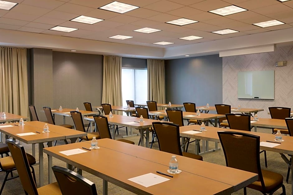 SpringHill Suites by Marriott Newark International Airport