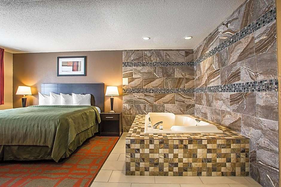 Quality Inn & Suites West Bend