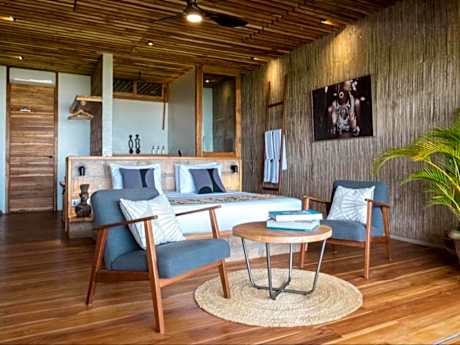 Deluxe Suite with Sea View