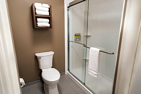 One-Bedroom Queen Room with Two Queen Beds and Mobility Accessible Tub - Non-Smoking