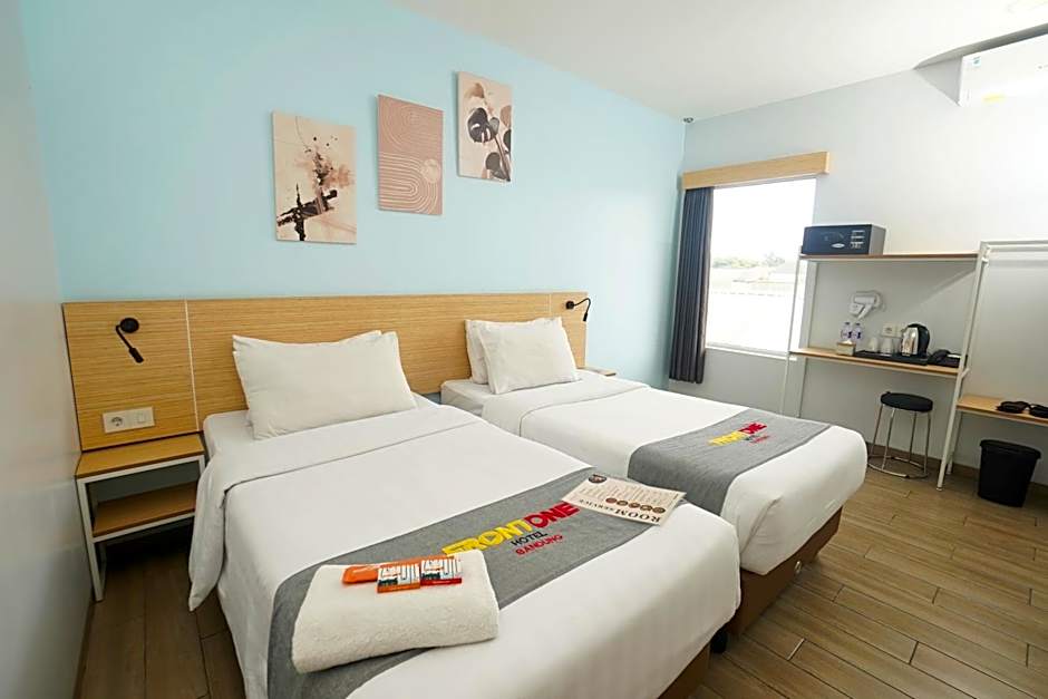 Front One Hotel Pasir Koja Bandung