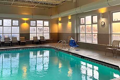 La Quinta Inn & Suites by Wyndham Detroit Utica