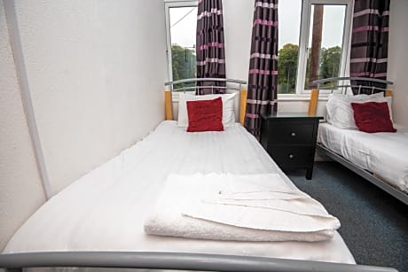 Standard Twin Room - Shared