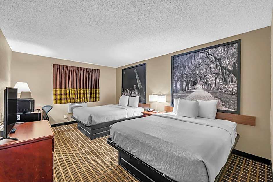 Super 8 by Wyndham Warner Robins
