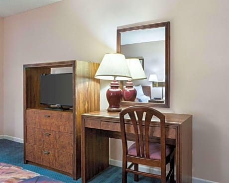 Standard King Room - Non-Smoking 