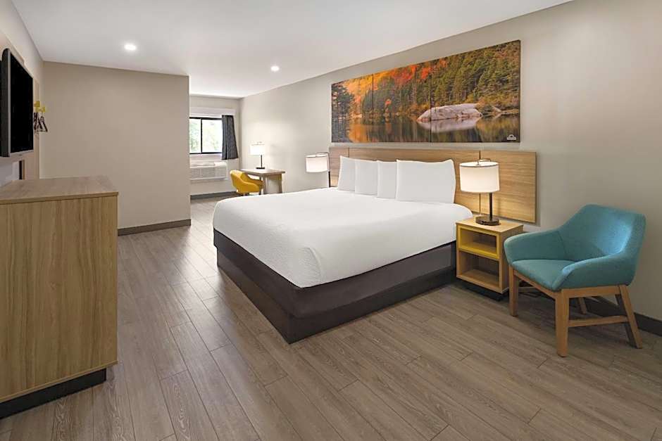 Days Inn by Wyndham Moosic
