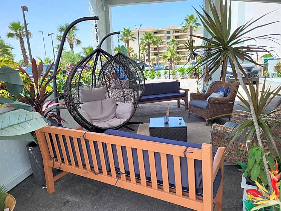 Beachside Hotel - POOL IS OPEN!