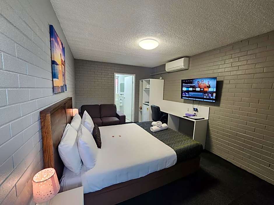 Crest Motor Inn
