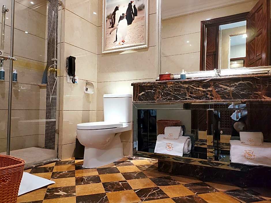 Suqian Shangyang Lake New Century Hotel