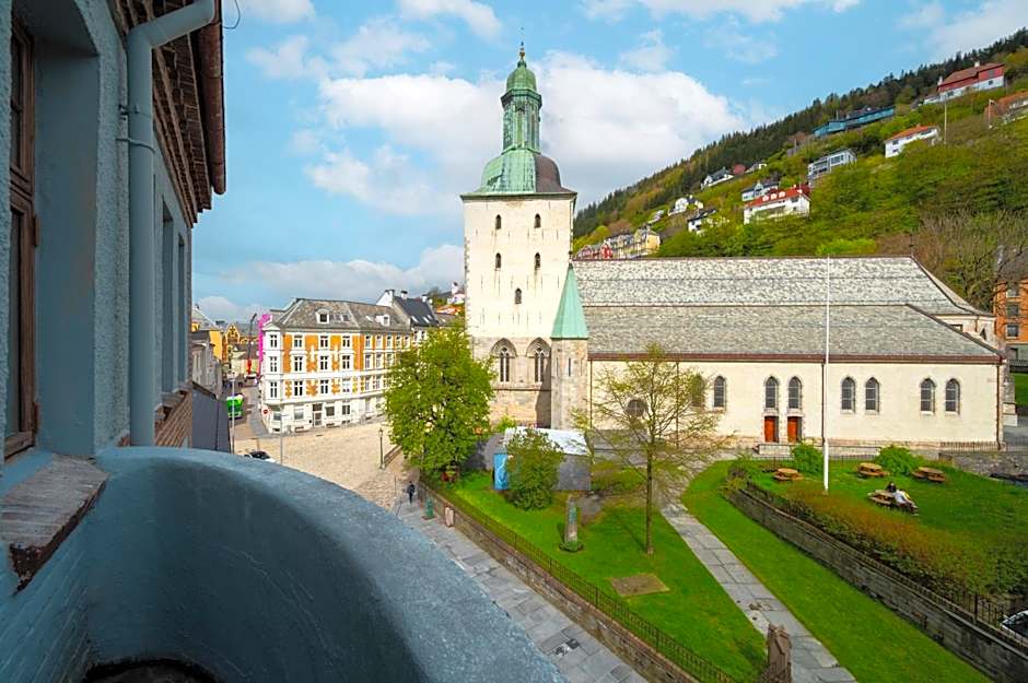 BREEZE Hotel Victoria - Self-Service