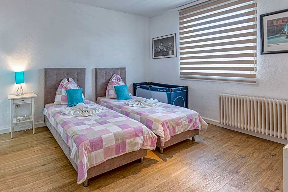 Foto 1 von 6 von 1 Double Bed or 2 Beds