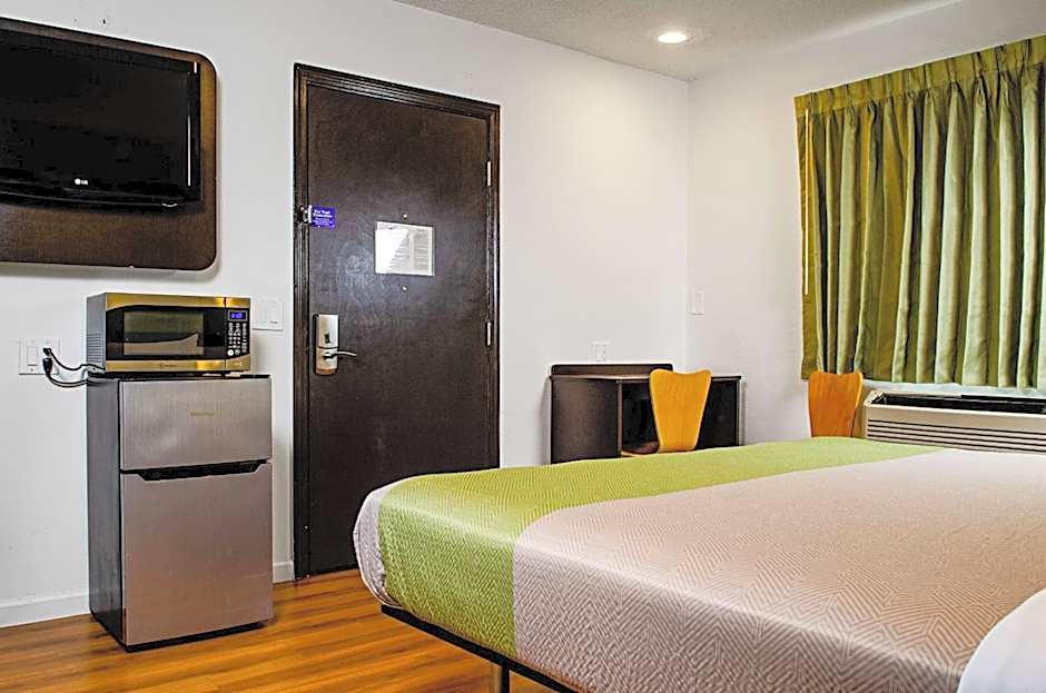 Motel 6-Modesto, CA - Downtown