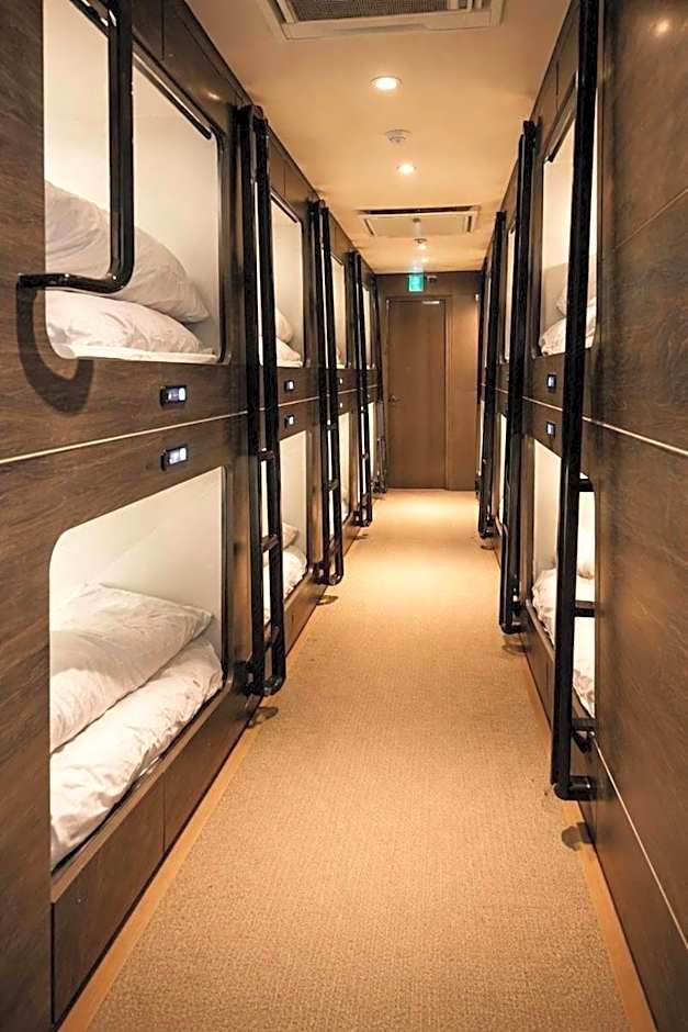 Capsule Hotel Suzumoriya