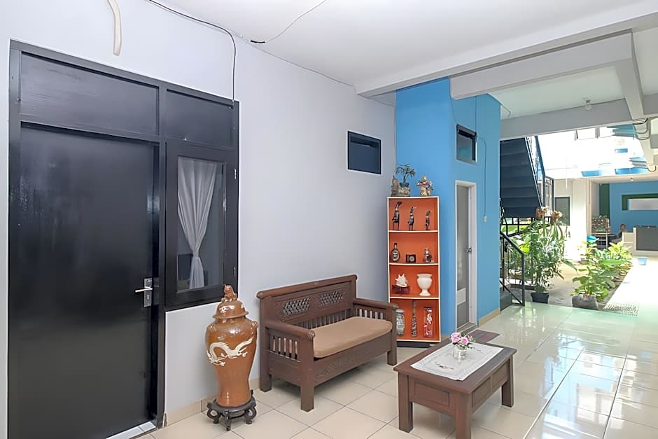 RedDoorz near Margonda Raya