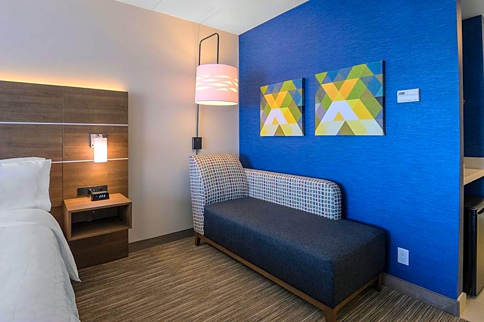 Holiday Inn Express Hotel & Suites North Bay By IHG
