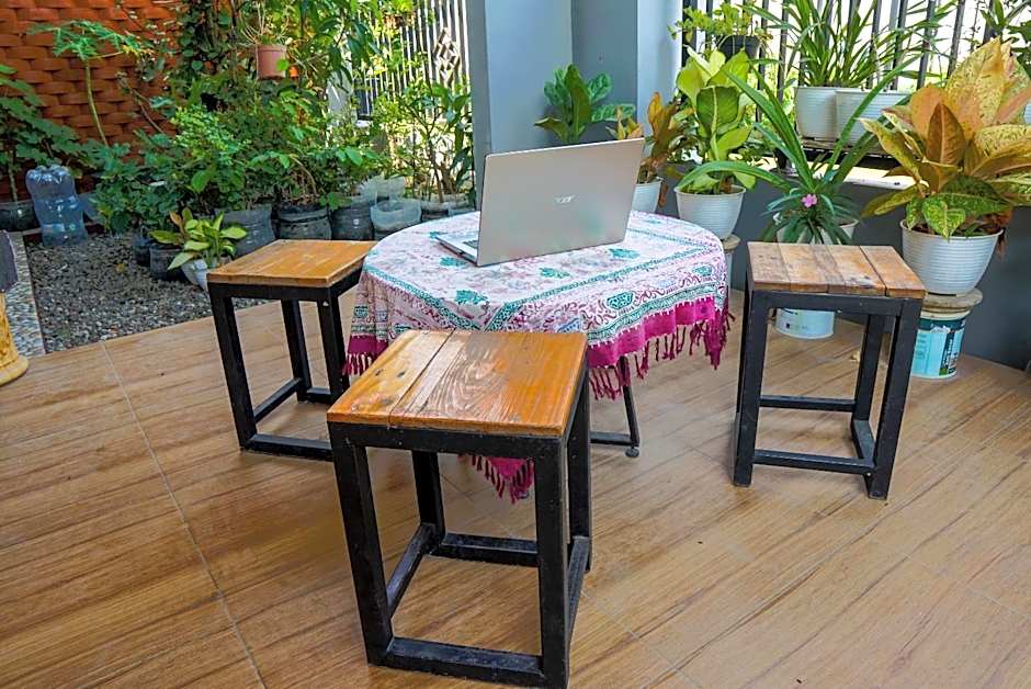 OYO Life 93382 Gajayana Kost Female Only Syariah