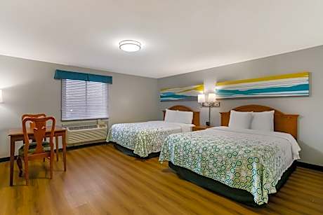Studio 2 Queen Beds With Stove-Top Smoking