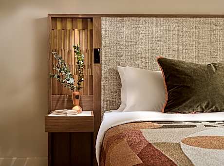 DELUXE DOUBLE ROOM GARDEN VIEW