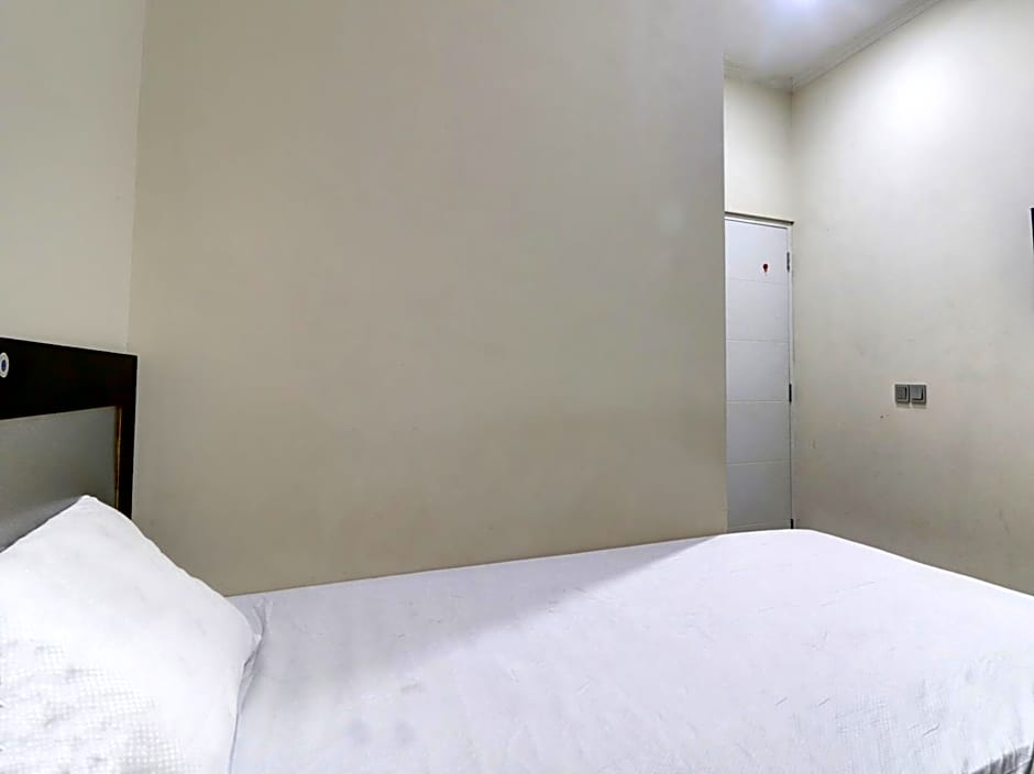 OYO Life 92707 D-akomiba Residence