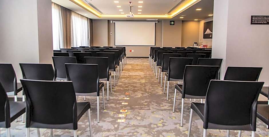 Hampton Inn & Suites By Hilton Puebla