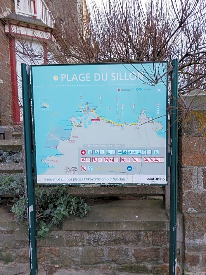 Hotel De La Mer