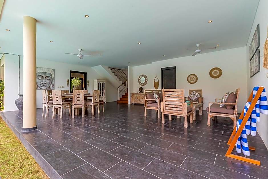 Beautiful Huge 4 bedrooms Villa in Canggu