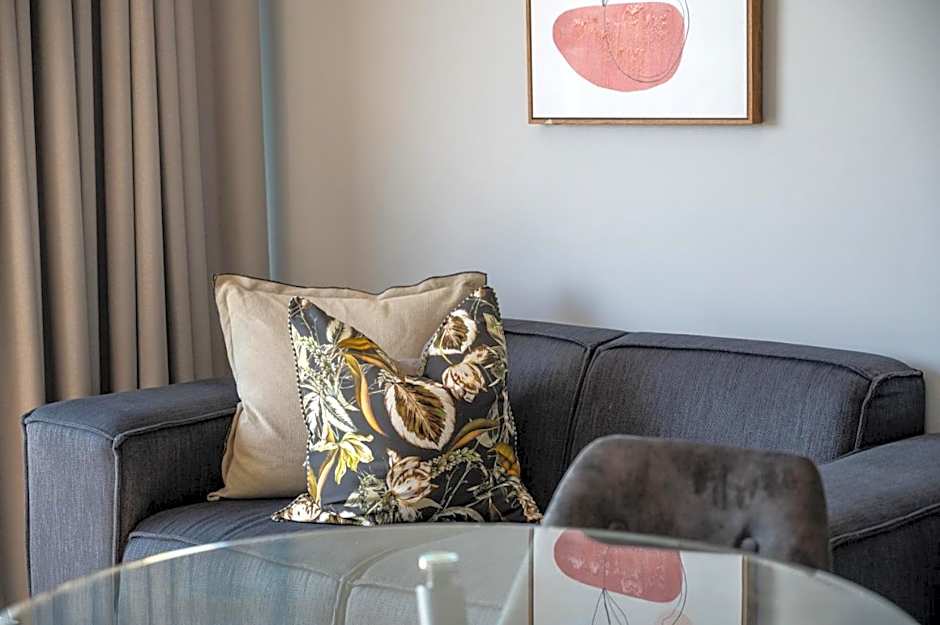 Luxury Bellagio 303 with Sea Views and Inverter