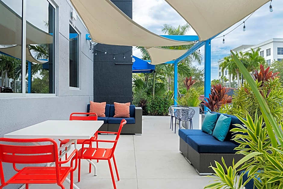 Tru by Hilton Miramar