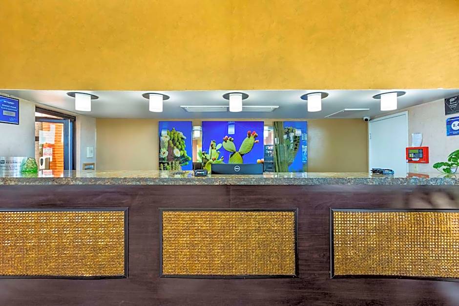 Royal Sun Inn & Suites