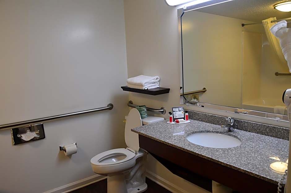 Super 8 by Wyndham Madison