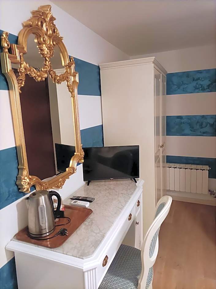 Palazzo Lion Morosini - Check in presso Locanda Ai Santi Apostoli