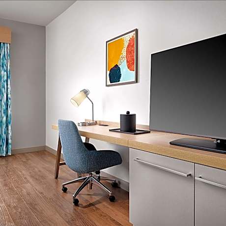 1 King Hearing Accessible Room