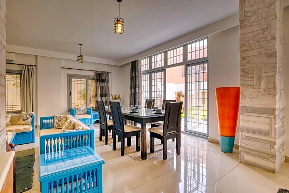 Spacious Garden Duplex near JW Marriott