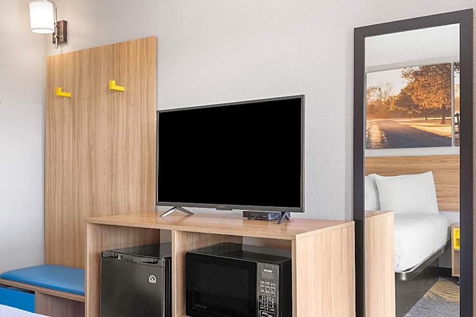 Days Inn by Wyndham Cloverdale Greencastle