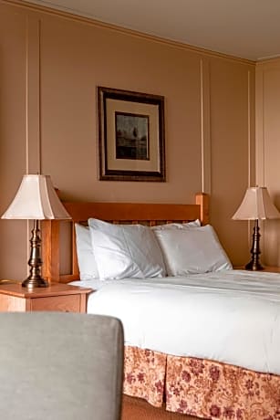 Queen Room with River View