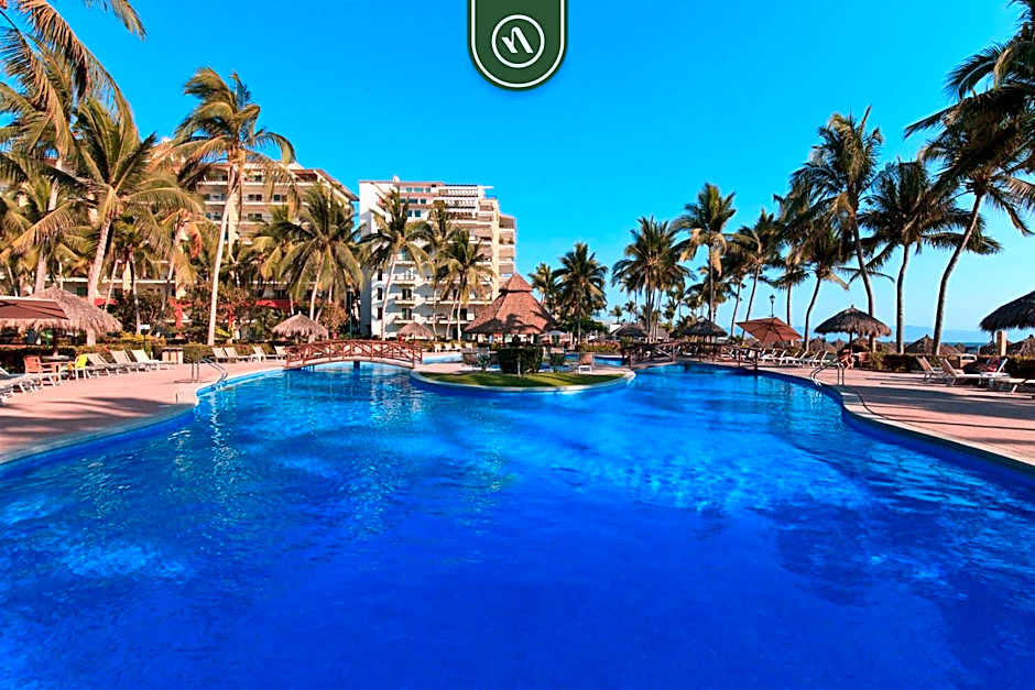 Mexican Styled 2 BR Condo - Beachfront - Pool