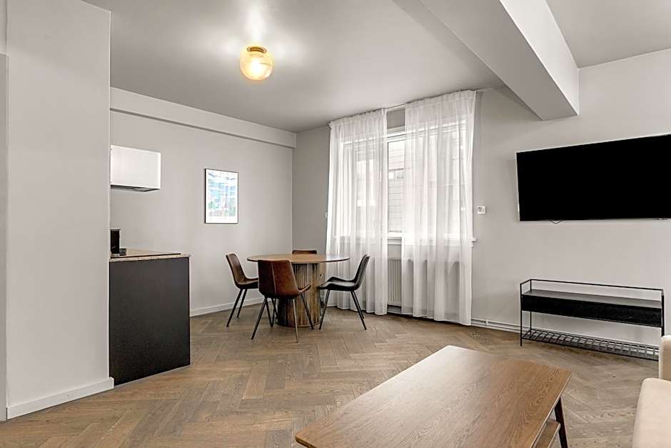 The Swan House by Heimaleiga