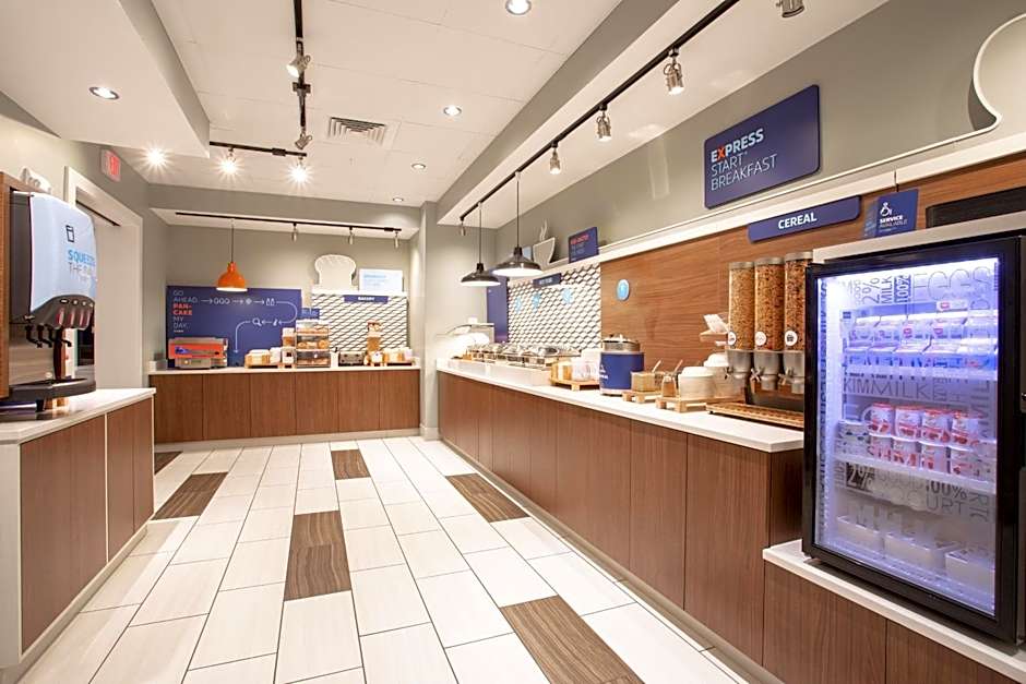 Holiday Inn Express & Suites Sterling By IHG