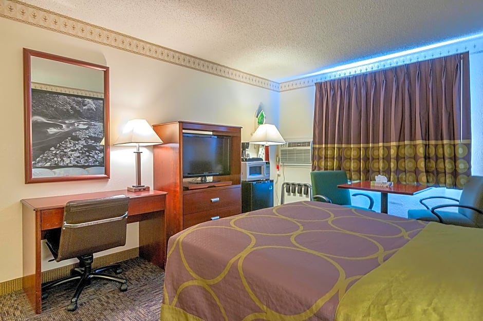 Super 8 by Wyndham Colorado Springs/Chestnut Street