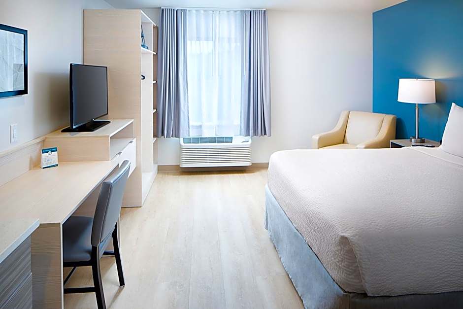Photo 1 of 4 of 1 Queen Bed, Accessible, Roll in Shower
