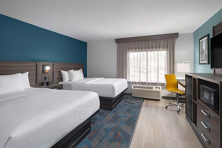 La Quinta Inn & Suites by Wyndham Greensboro