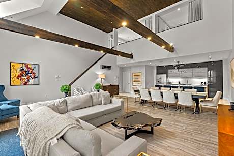 Two-Bedroom Deluxe Apartment with Balcony