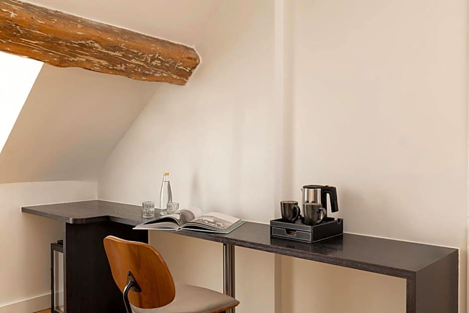 Midnight Hotel Paris