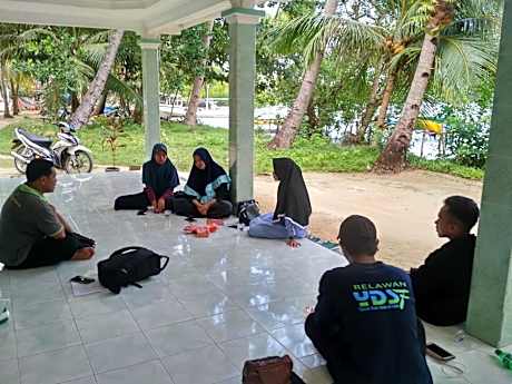 Family Room with Side Sea View